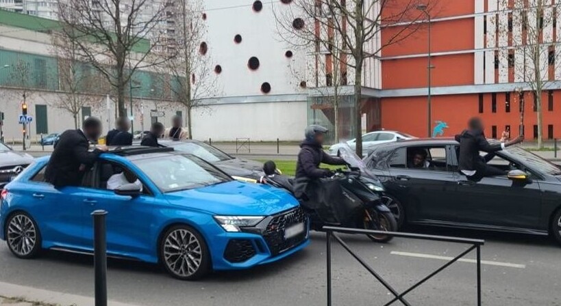 FranceNews24's tweet photo. 🔴 INFO - Une #racaille d’une vingtaine d’années a été interpellé à #Bouafle (78) après avoir tiré des coups de feu depuis le cortège d'un #mariage. Les débordements dans le cortège ont été signalés par un riverain et ont conduit à l'arrestation de l'individu. #ensauvagement https://t.co/oB64SoftEu