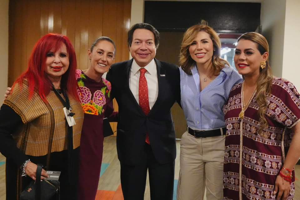 Elena Chávez tweet media