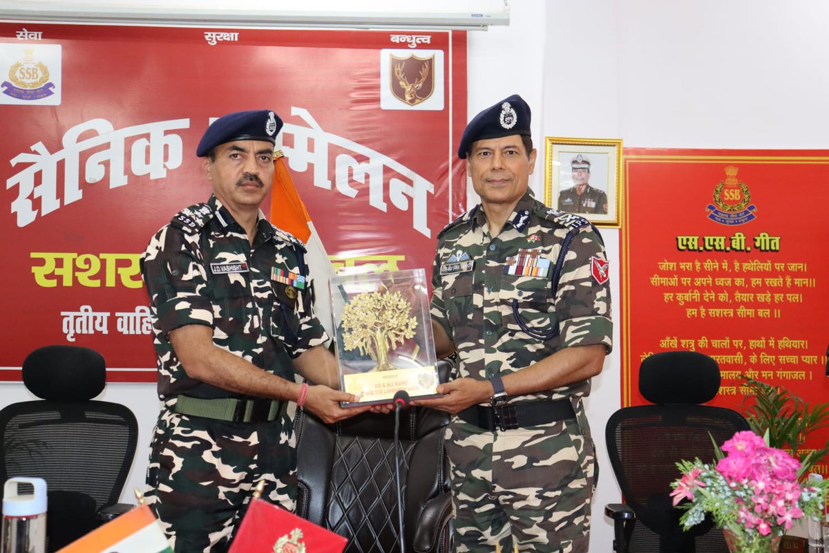 SSBFTRLUCKNOW's tweet image. On 21.04.2024 Sh Daljit Singh Chawdhary IPS #DGSSB addressed Sainik Sammelan and attended Bara Khana with officers and jawans of 3 Bn SSB Lakhimpur Kheri. @PIBHomeAffairs @SSB_INDIA