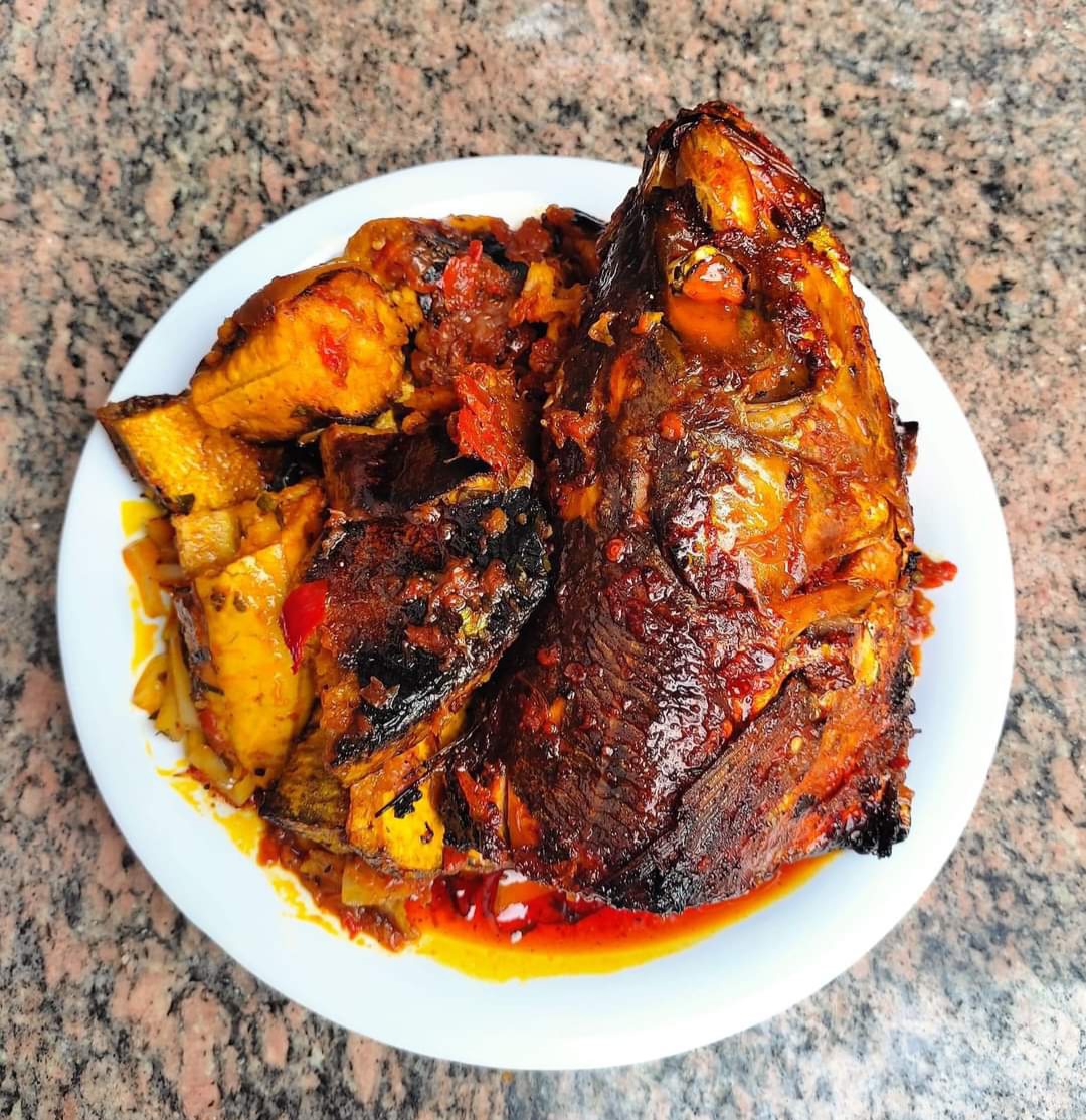 FIRST IMPRESSION LASTS LONGER!!! If you ask me about my first impression about Yenegoa, Bayelsa State or Asaba, Delta State, before I say their women, I think it's their food first for me. I have so many fond memories of Bayelsa State, I ate Bole and fish so much that I thought