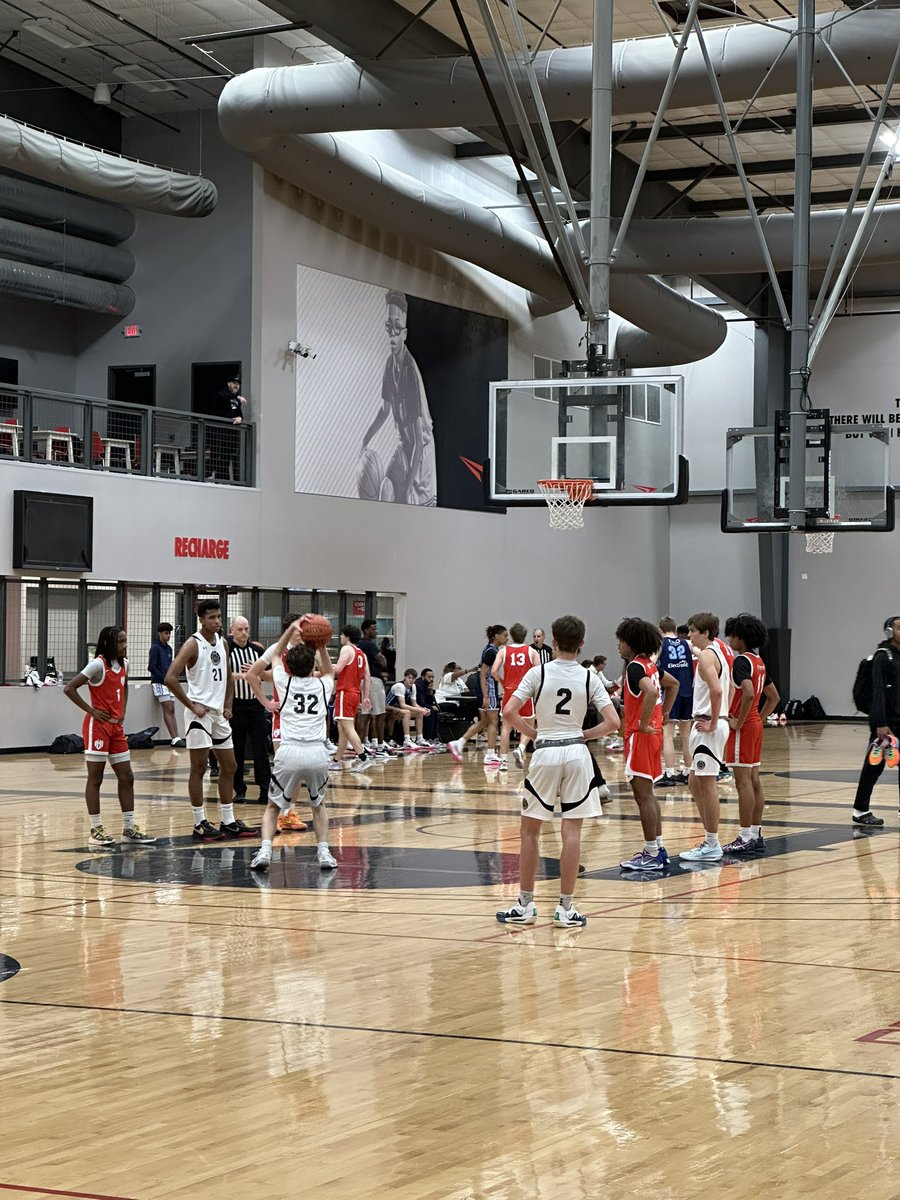 🚨Coverage Updates🚨 @_teamfoa white up big on Ct 2, 43-20 over @TWEBasketball 2025 #GASO #AlamoCityHoops