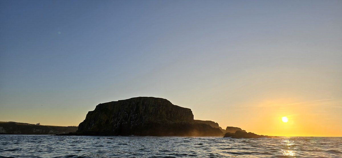 When the sun sets... 🙏❤️🌅 #Ballintoy #nofilter @WeatherCee @angie_weather @bbcniweather @barrabest @Louise_utv @bbcweather @mea_bc @stormhour @LoveBallymena @love_belfast @ScenesOfUlster @DiscoverNI @BelfastLive