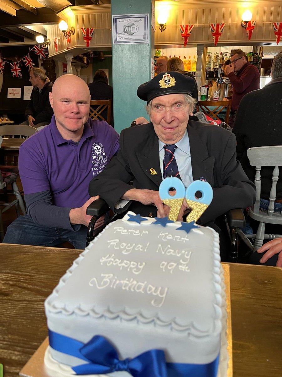 Thank you to our volunteer @paulcook25 for arranging a birthday cake for Peter. Happy Birthday, have a great day and enjoy your cake! 🎂