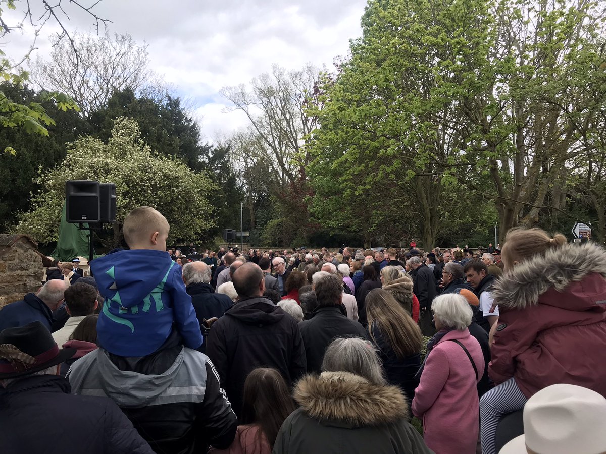 A great event in #Oakham unveiling the statue of Her Late Majesty. Congratulations to @RutlandLL for organising the statue & the event. @aliciakearns gave a great speech. Huge crowds!
And I’ve never seen so many corgis.