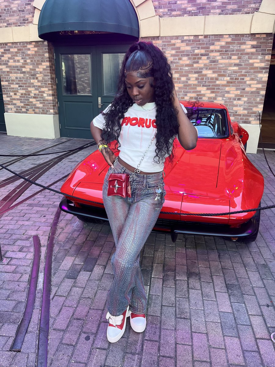 luvlainaa's tweet photo. soo girlalalala #GradBash2k24 https://t.co/Q3wCpvCnaD