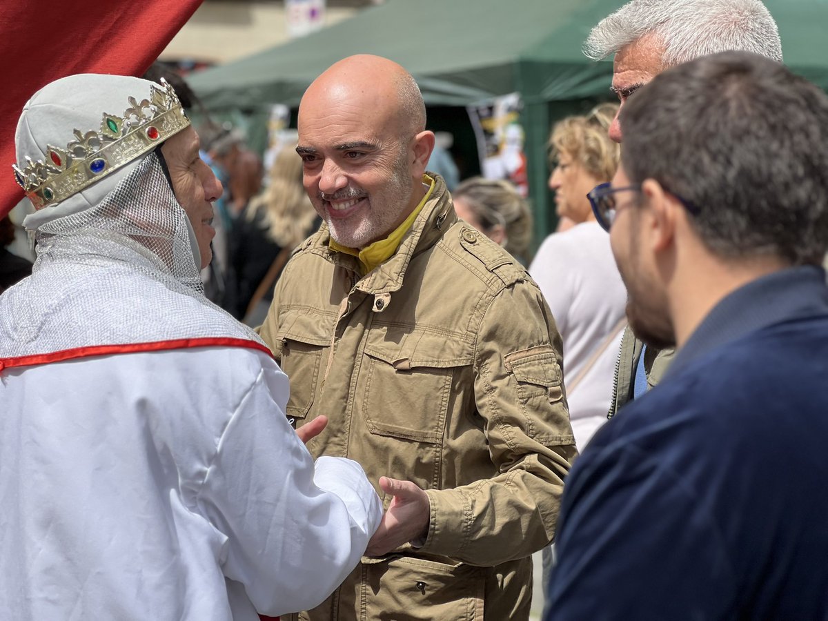 Este fin de semana, Barcelona ya ha empezado a celebrar Sant Jordi en Creu Coberta.

El trabajo que hace <a href="/CreuCobertaShop/">CreuCobertaShopping</a> para apoyar y potenciar el tejido comercial del barrio es encomiable.