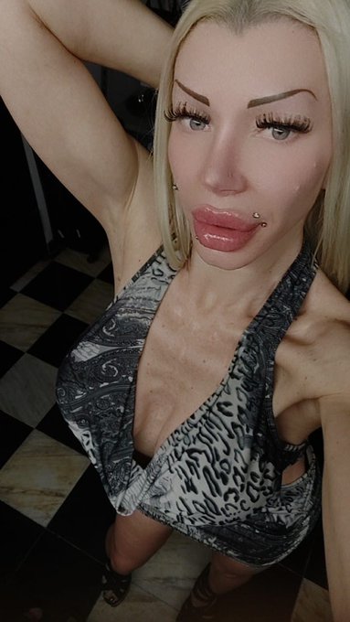 Le live della prossima settimana 🌶 💦 💣  ore 23.00 su 🔞https://t.co/Un1k7wQtwC🔞  Lunedi 22 aprile Jennyfer