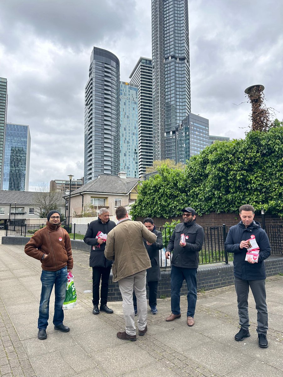 @CllrSirajIslam TH Super Sunday Canvass led by @She1khSiddiqui, @KhanZaglul and Adam this Sunday. Housing a big issue on the island and Sadiq has committed to the building of more social rented council homes. #CouncilHousing