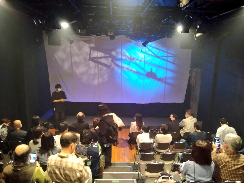 video_doroid's tweet photo. #舞台3Re2nd 千秋楽観劇
ほほが痛くなるほど笑ったり、グッときて目頭が熱くなったり、役者皆さんの熱演が胸に迫る、本当に充実した2時間、最高でした。
この素晴らしい作品を観て改めて思う
『小劇場よ知れわたれ！』演者関係者皆さん、明日の活力をくれる皆さんは、この街のヒーローです！
#横道侑里 https://t.co/V0lBK83KTV