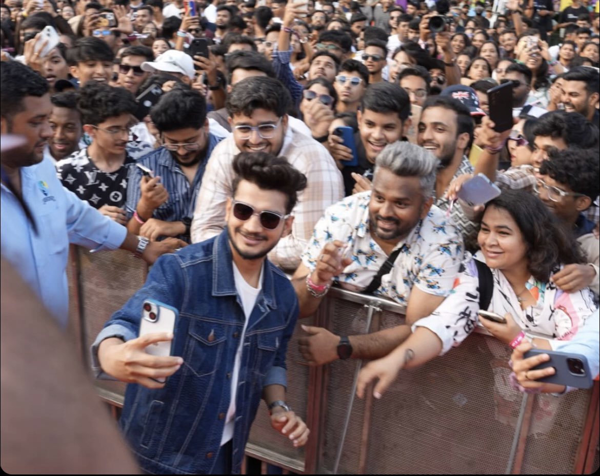 GlamWorldTalks's tweet photo. As soon as the name of #MunawarFaruqui gets associated with any event, the hype of that event goes up and as soon as Munawar enters, the hype goes sky rocket.

It happened with #BB17, it is happening with #SocialNation. https://t.co/Ov4yzXfLnO