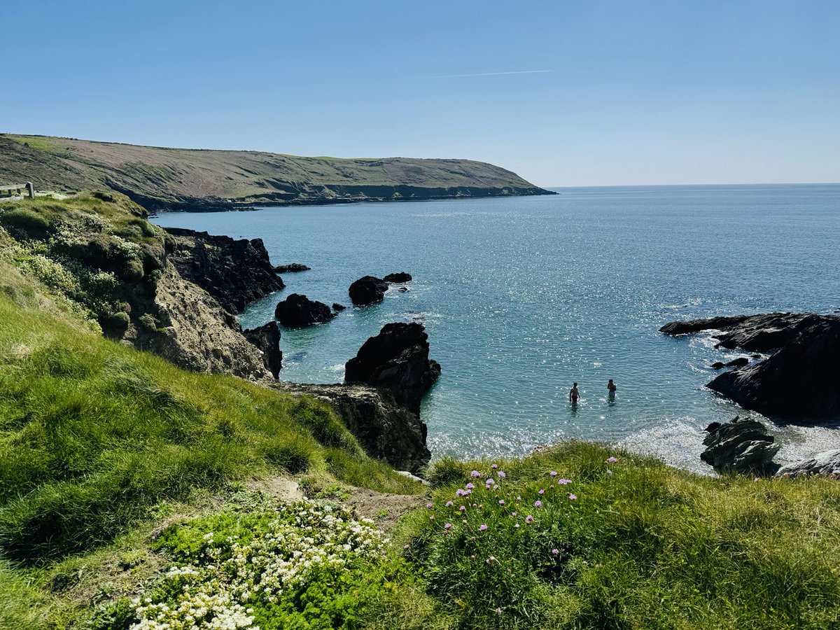 Dunworley on a beautiful Sunday in April 🩵☀️🩵 #westcork @wildatlanticway ⁦@pure_cork⁩ ⁦@corkbeo⁩ ⁦@ThePhotoHour⁩ ⁦@CarlowWeather⁩ ⁦@discoverirl⁩