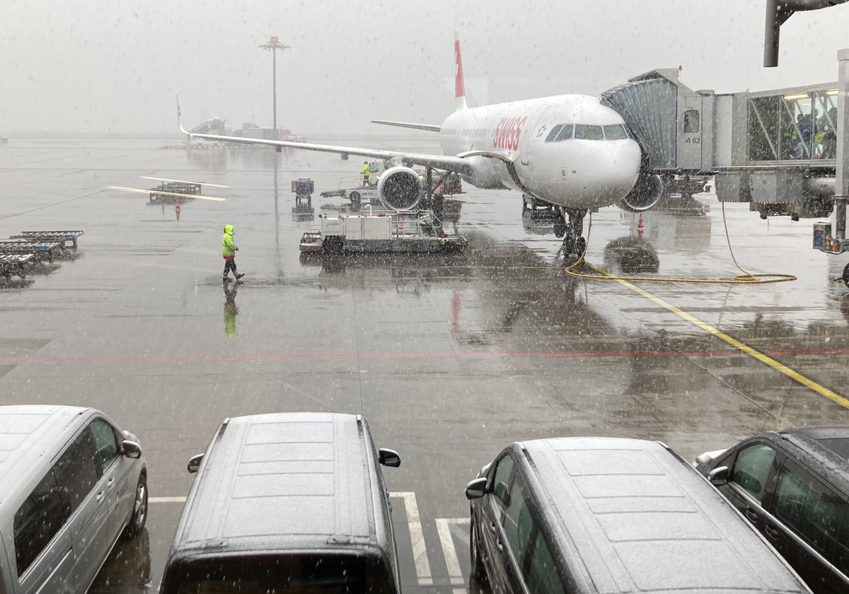 It was a pleasure to meet you all at #icse2024, #msr2024 and the co-located workshops, and thanks to the organizers! I also enjoyed the great summer weather preview in Lisbon 🌅 Now back to processing all the insights in snowy Switzerland ☃️ Looking forward to Ottawa next year 🇨🇦