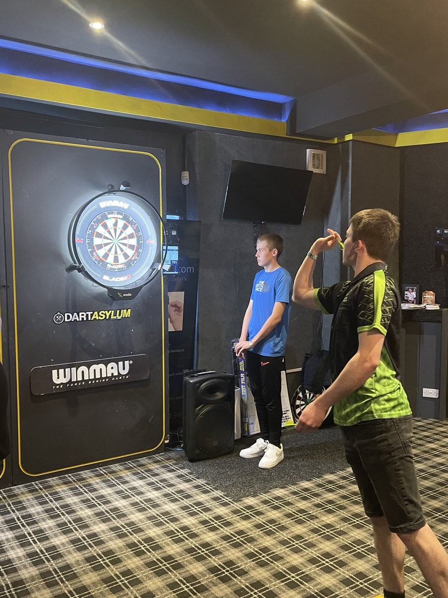 Turbocharged180's tweet photo. An absolute privellage last night to win the chance to play @Stevebeaton180 at Brown’s Bar in Kingswood, Bristol last night!

Didn’t play my best game but was never going to matter playing this gentleman. An absolute geezer and a proper darts man, thank you so much, Steve! https://t.co/DtDfCxTNwM