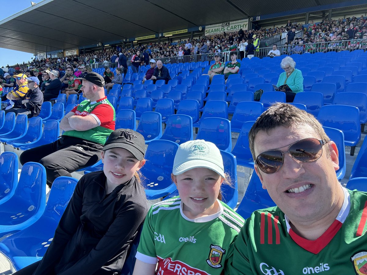 Best of luck to @MayoGAA in Dr Hyde Park v @RoscommonGAA. Beautiful day for a game.