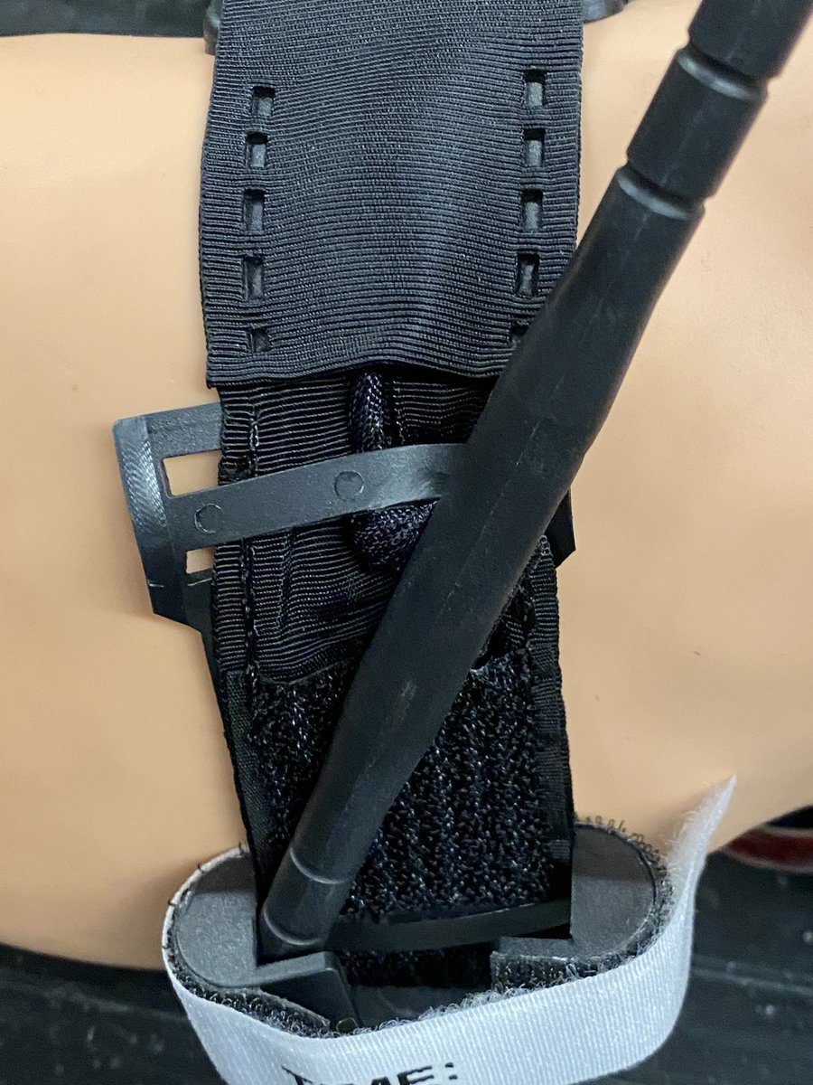 NoobieMatt's tweet photo. Playing with counterfeit CATs. 

100% failure rate so far. 

Plate deformation at first twist, strap failures, etc. 

Ping @TacTrauma @UKTacMed @PoliceMedics @ATMA_Tactical @TacMedNZ @cantacmed https://t.co/RJqdWv8tqc