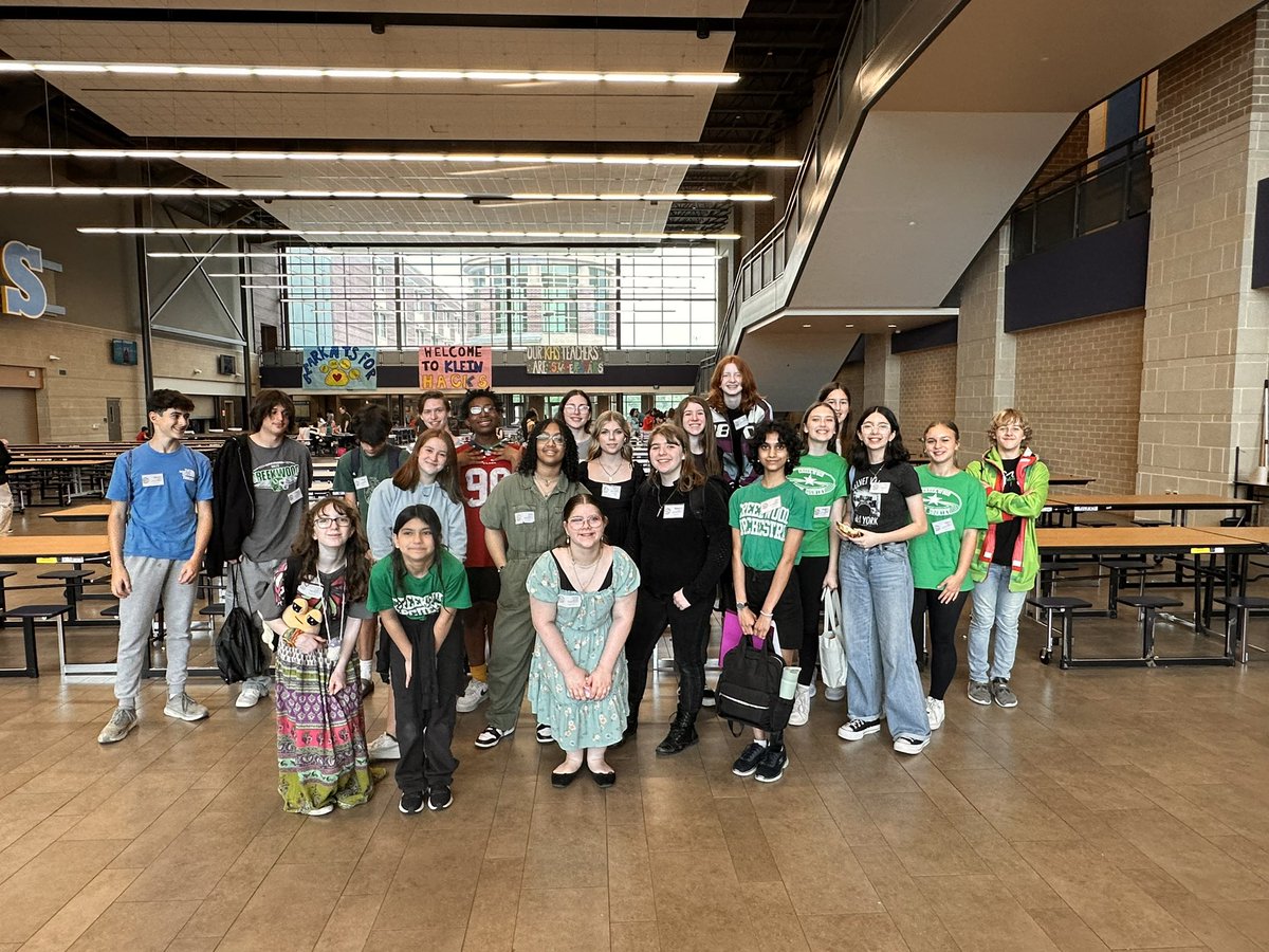 MrsForsterArt's tweet photo. Creekwood is so excited that 28 of our Colts received division medals and we received a total of 6 Platinum Medals! Our artists are growing, and we couldn’t be more proud!#jrvase #taea @VisualArtHumble @HumbleISD_CMS @HumbleISD https://t.co/dJpYJYVd5R