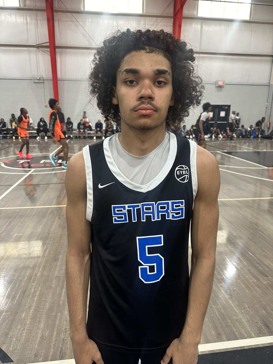 It's been an efficient weekend for '26 PG Jaylen Alexander @256Jaylen of the GA Stars. He's shown he can score it however you want. Looks comfortable playing off his hesitation finding jumpers or slashes to the rim. @GAStars @normparkerhoops