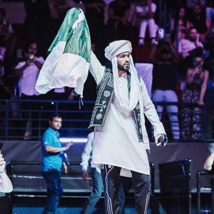 Extremely proud of Shahzaib Rind hailing from #Balochistan, #Pakistan. Shahzaib knocked out India's Singh to win in Karate Combat held in #Dubai! He celebrated his victory in his traditional Baloch attire, holding the flag of #Pakistan. May you keep making Pakistan proud!