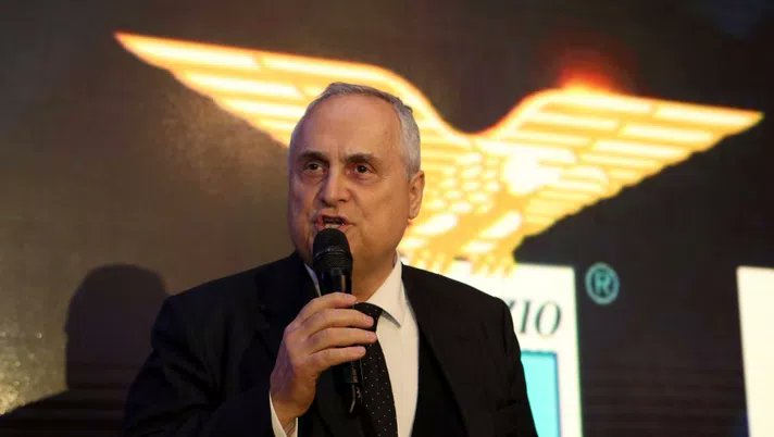 Lotito, Ndicka ve Roma'ya saldırdı: 'Maç sarı kod nedeniyle durduruldu, bu gereksizdi.'

Şimdi Lotito önce o mikrafonu al, ters bir biçimde Ananın...