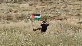 Fuentes israelíes: El colono herido en la “emboscada de la bandera' al este de Ramallah, en la Cisjordania es un reservista del ejército israelí.