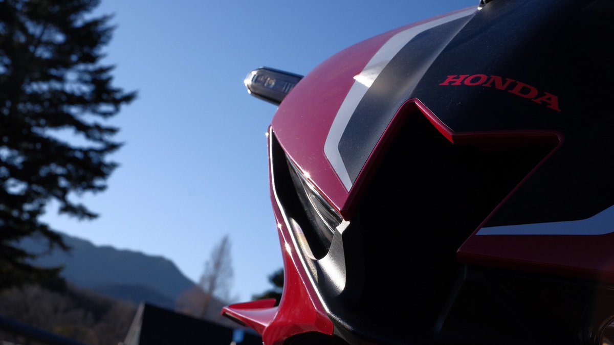 karaage_msms's tweet photo. 隠すものはもう何も無くなったのでツイーヨ解禁だ........
CBR600RR（21）納車したぜ！！！！ https://t.co/KS3z0FBEL7