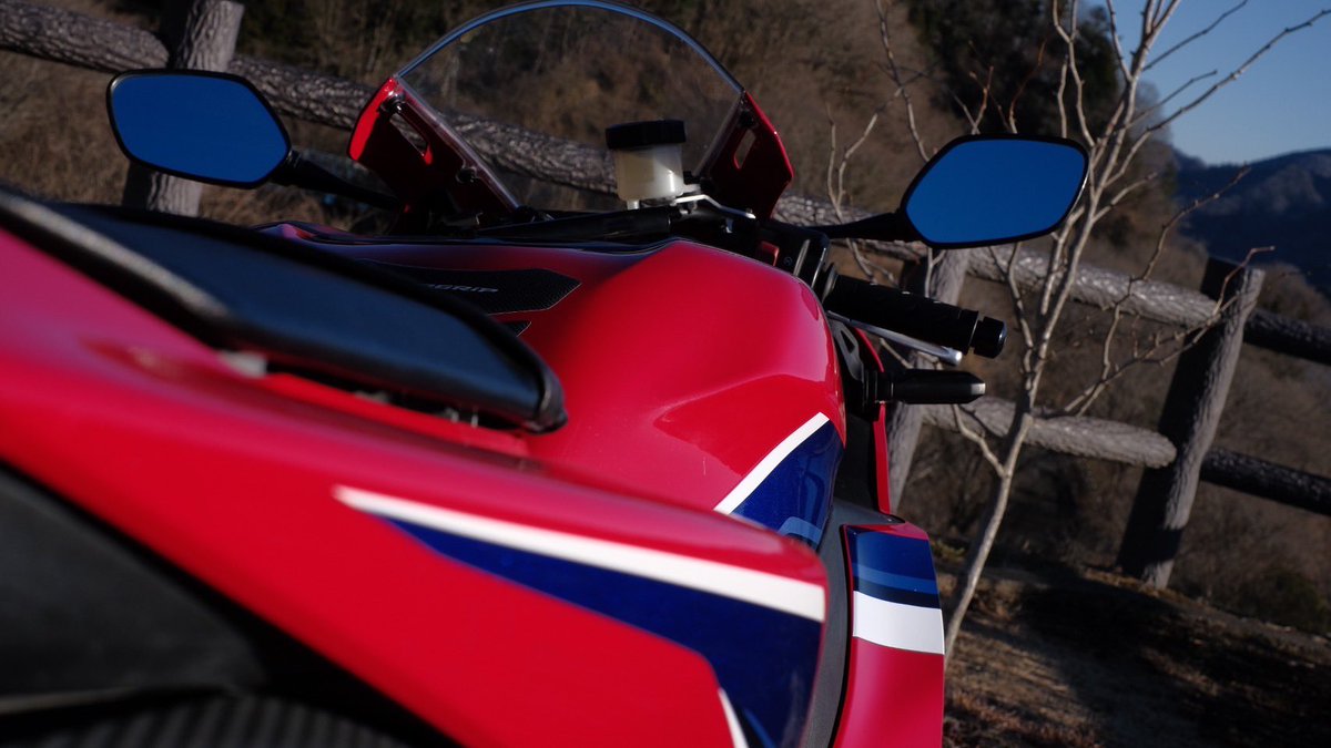 karaage_msms's tweet photo. 隠すものはもう何も無くなったのでツイーヨ解禁だ........
CBR600RR（21）納車したぜ！！！！ https://t.co/KS3z0FBEL7