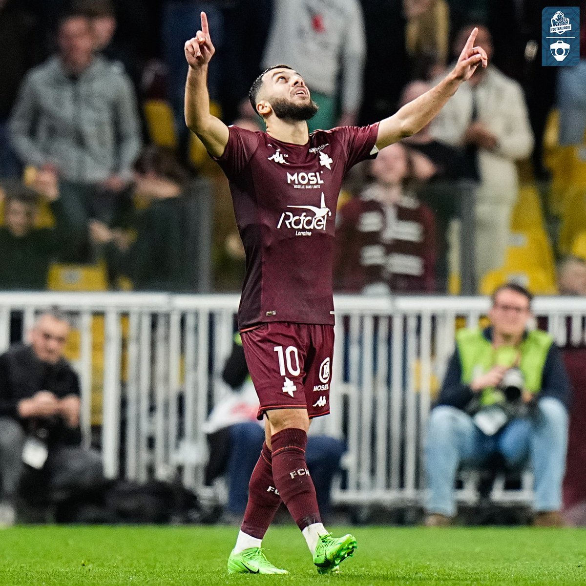 Footballogue's tweet photo. Le FC Metz a remporté QUATRE de ses 8 derniers matchs de Ligue 1 ! 🔥

Georges Mikautadze a décidé d'endosser le costume de SAUVEUR sur cette période 🤩

⚽️ 8 buts
🎯 1 passe D

Les Messins sortent aujourd'hui de la zone rouge pour la première fois depuis la 20ème journée ! 👏 https://t.co/dLdojdEZkn