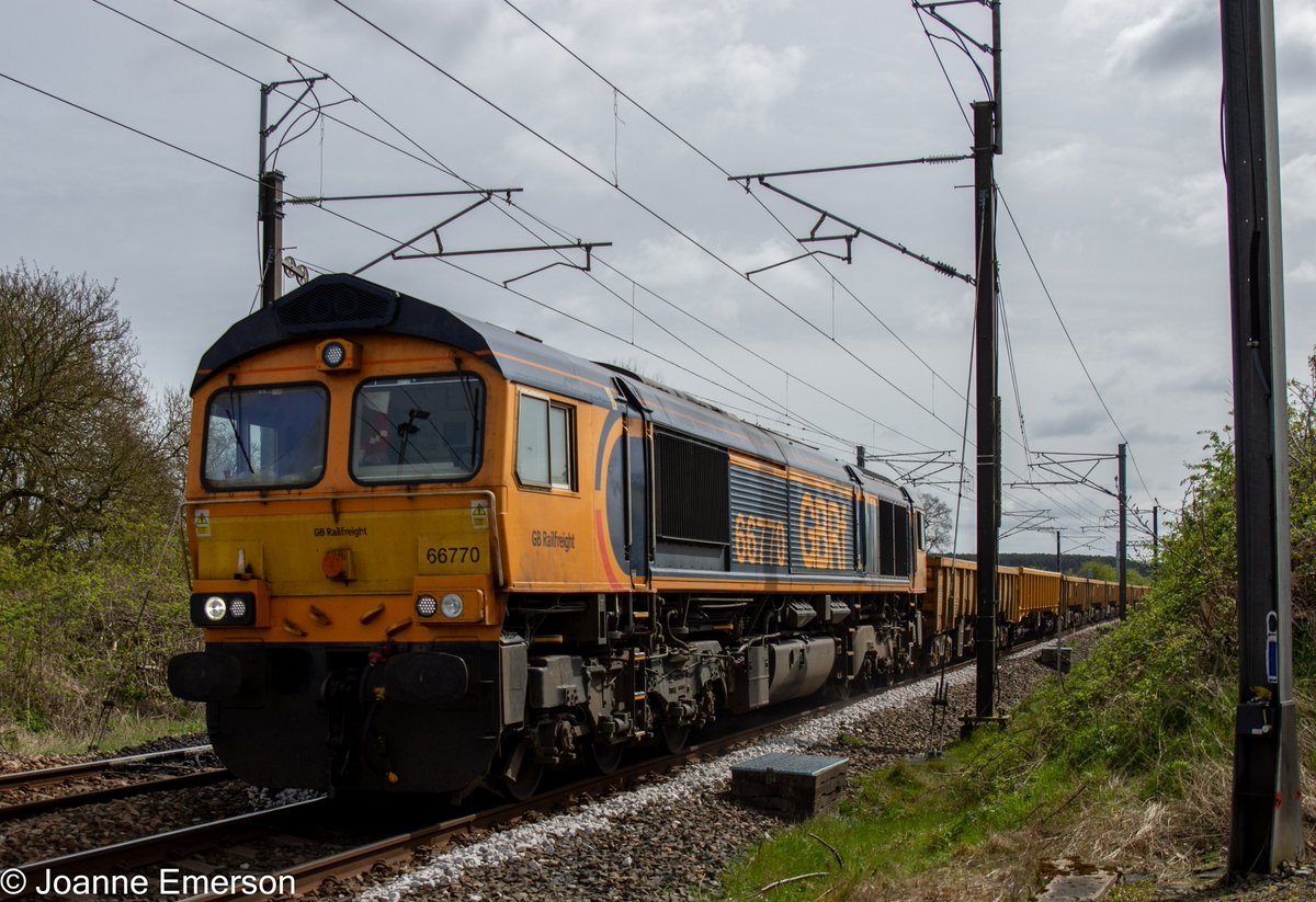 6G81 @GBRailfreight Colton N Jn to Tyne SS seen at Hett Mill level crossing, Sunday 21 April 2024 #femalerailwayphotographer #railways