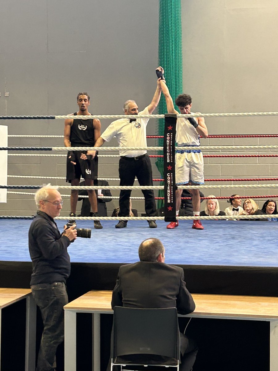 We are @UnitasYZ for @FinchleyBoxing showcase event. Some great boxing matches and and interview with rising stars in #boxing. Fantastic day 😁😁😁
@LondonBoxing16 @BarnetCouncil @BarnetPost #boxing #sports