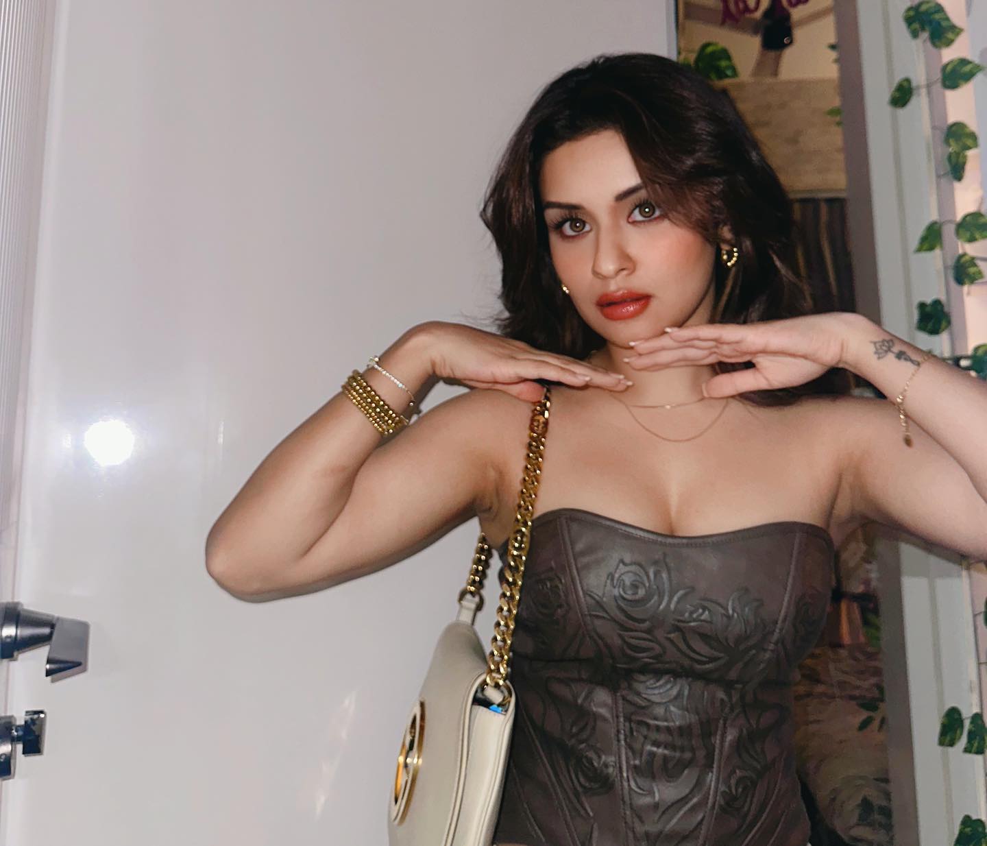 GLslnI4akAECjiW?format=jpg&name=large