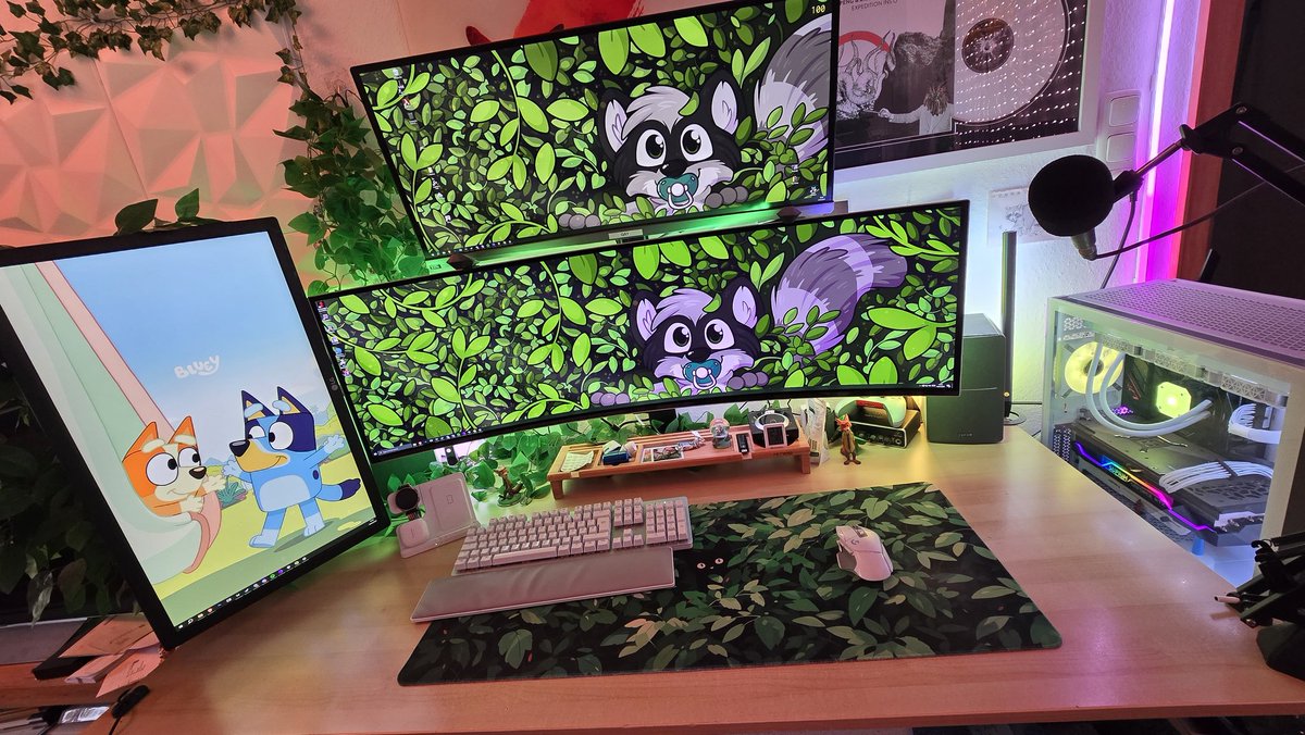 Updated my PC setup a bit again :3

With main wallpaper art by @AlbysSpace to match my Desk pad uwu