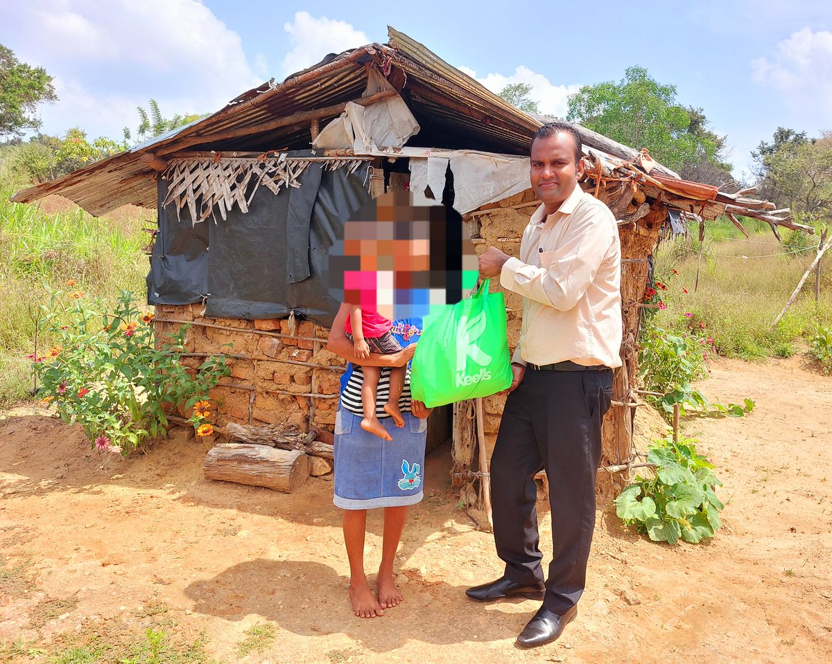 dearlokka's tweet photo. "Manushyathwaye Sahana Yathrawa 2024",
Donating 500 dry ration parcels worth Rs. 5,000 each to extreme poor families, living in remote areas of Sri Lanka, from 9th April 2024 to 12th April 2024.
#manushyathwayesahanayathrawa 
#prasadlokubalasuriyacharity 
#fightagainstpoverty https://t.co/dDRGKjRRzo