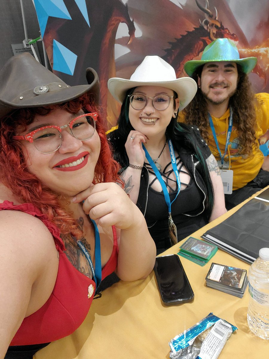 Day 3 at #CommandFestDallas - come say hi to us, @BobbieChristxne and @kurohitsuki! We’ll be a two headed giant later at 1pm! Other than that, we’re enjoying Sunday and jammin’ creator clash games!