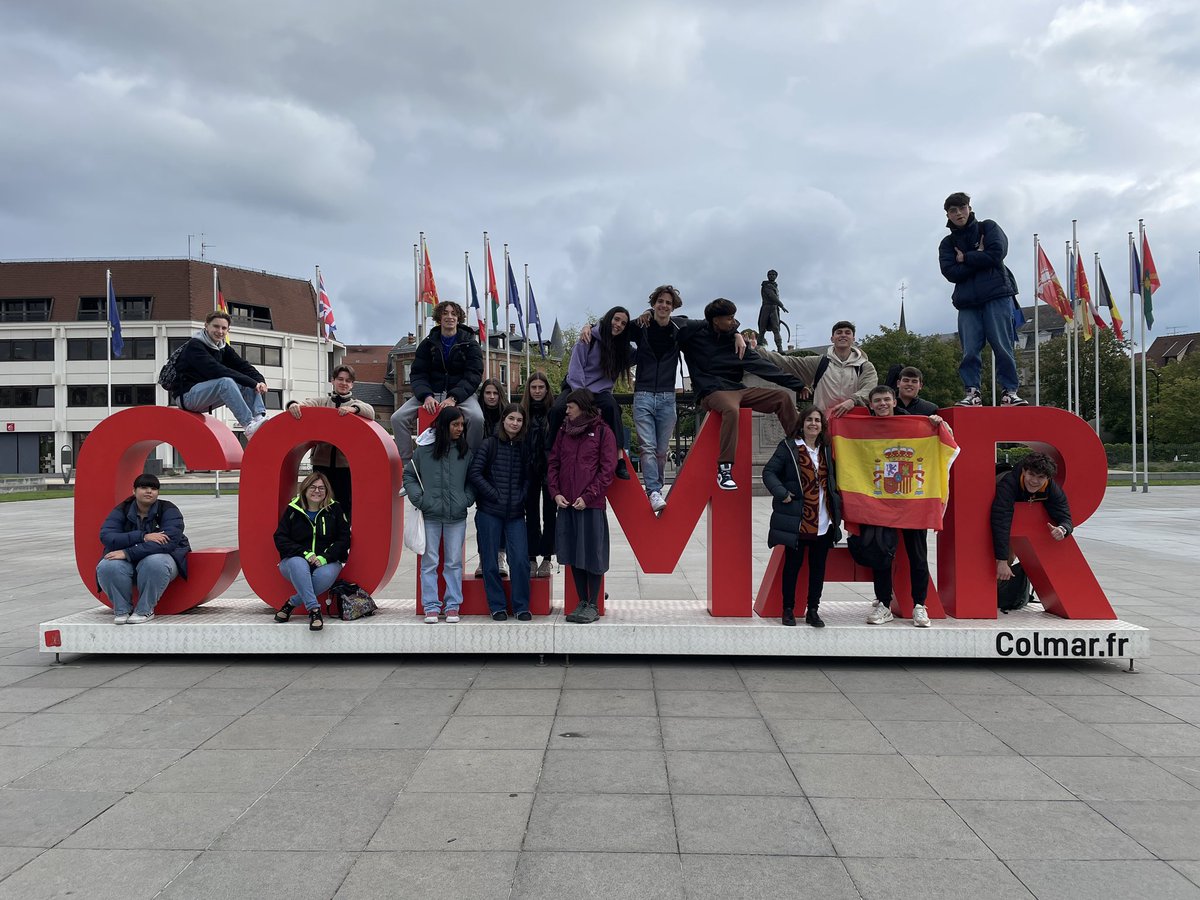 En la cuarta jornada del intercambio #erasmusplus #europanosconecta el alumnado del <a href="/IESALFONSOVIII/">IES ALFONSO VIII</a> y del <a href="/LPontonniers/">Lycée International Strasbourg, Pontonniers</a> visitan la ciudad de Colmar. Día que aprovecharon para profundizar en los contenidos de Historia del mundo contemporáneo. <a href="/sepiegob/">SEPIE</a>