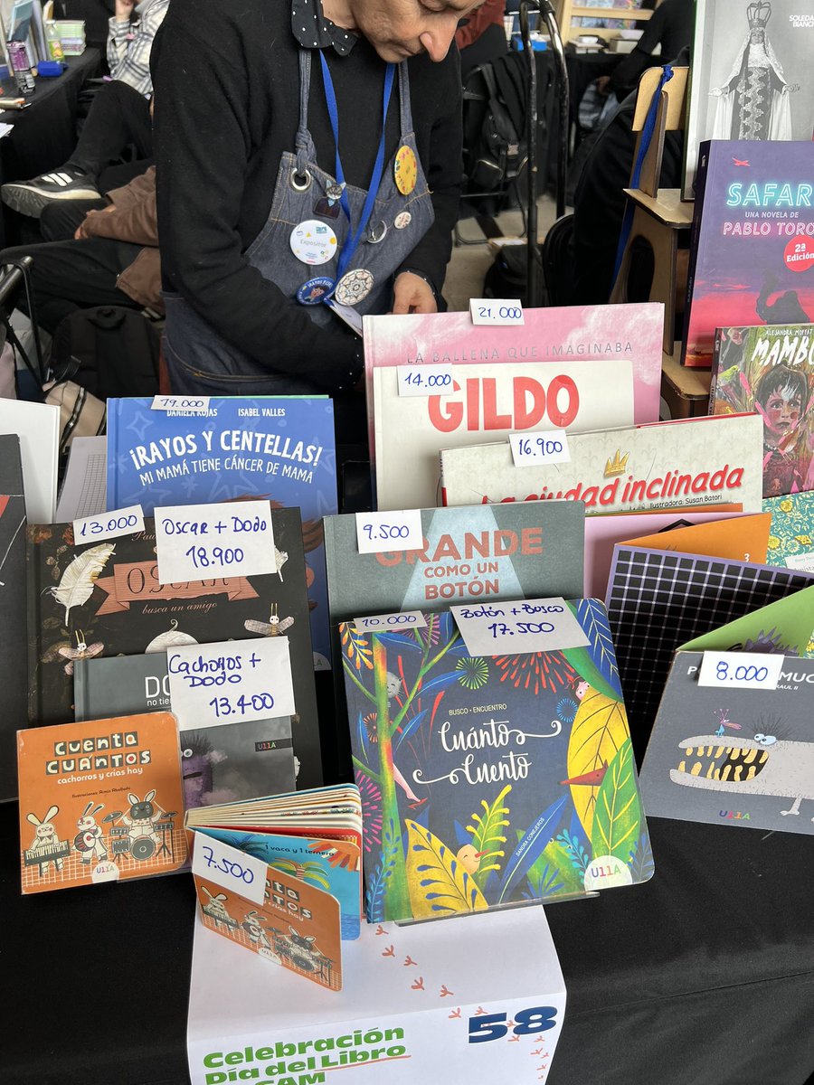 ullabooks's tweet photo. ¡Nos vemos en el GAM!
Feria del Libro de editoriales independientes y universitarias por el mes del Libro.
👀 hoy de 11:00 a 19:00 https://t.co/8kLdBcGV6T