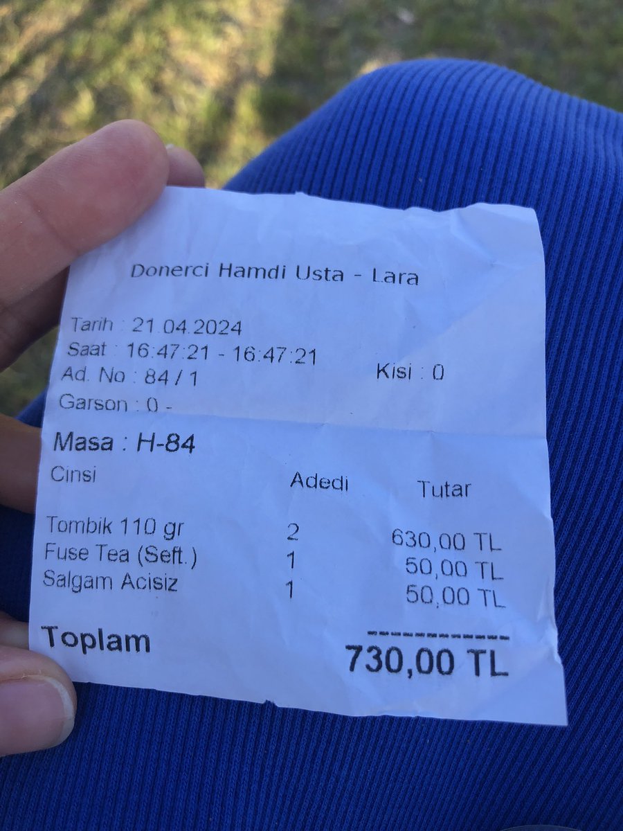 esrasahine's tweet photo. Antalya Lara’da iki döner ne kadar olabilir ki diye düşünüp rastgele bir yerden aldığımız dönerlerin fiyatı ! 1 kilo et koymuşlardır diye düşünüyorum başka açıklaması olamaz #antalya #restoranboykot https://t.co/DBXwwSnJgS