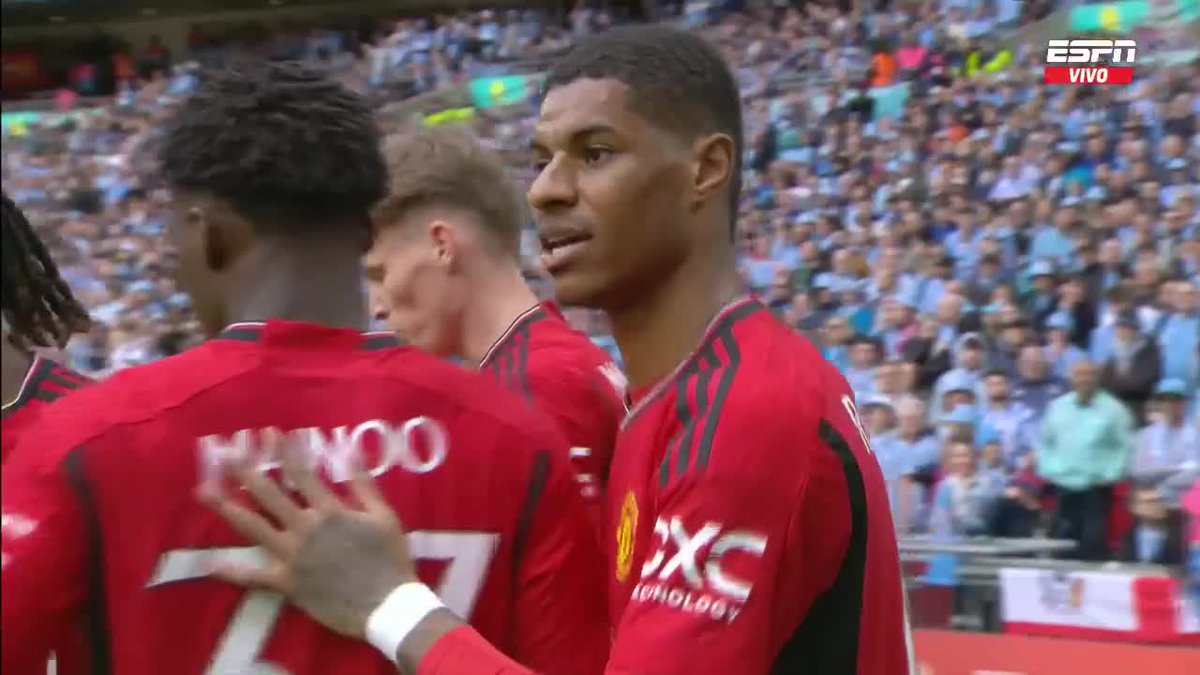 ESPNEcuador's tweet photo. ⚽️ ¡GOL DE LOS REDS! McTominay estuvo en el momento preciso y abre el marcador ante Coventry City, en la semifinal de la #FCCup. Manchester #United encontró el gol en el minuto 22.
📷 #MíraloEnStarPlus https://t.co/v3yxIMmdy7