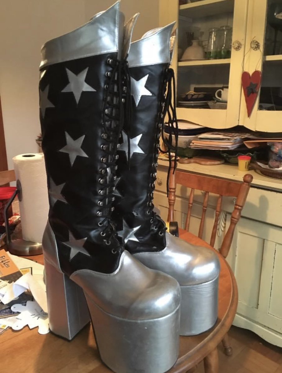 Morning Rockers! Well KISS week has come to an end but I thought I’d leave you with the best item I have. My 100% real deal Paul Stanley KISS Alive boots from 1975. These boots are one of the top 3 pieces of my entire collection. Enjoy! And have a rockin day.