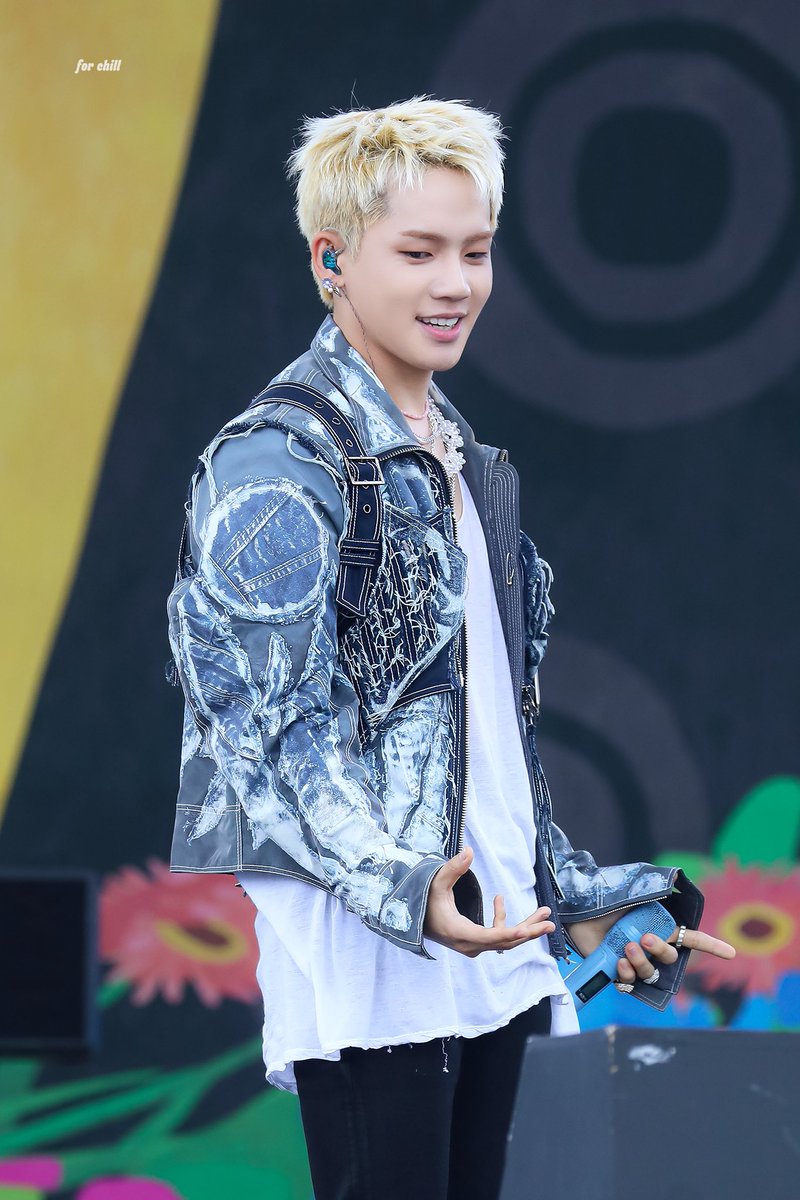 💜

#FullOfSkiesInAWorldOfChoiHyunsuk
#7CHILL_GO_현석이의_생일을축하해
#ヒョンソクを照らす紫の光