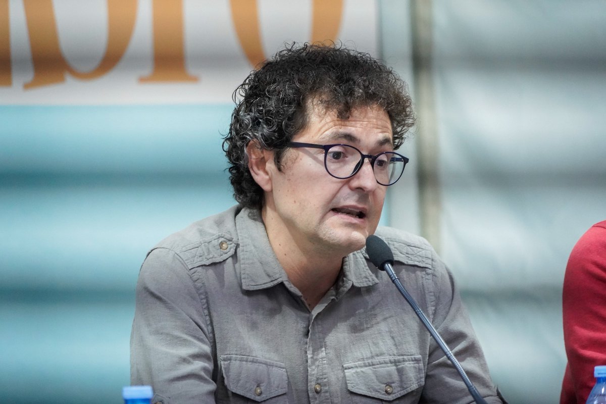 El sábado se cerró con un emotivo acto homenaje a Pepe Criado, organizado por la Universidad Popular Celia Viñas y que reunió a decenas de personas para recordar a Criado. 

#FLAlmeria24 #Feriadellibrodealmeria
📸Rubén Carrillo