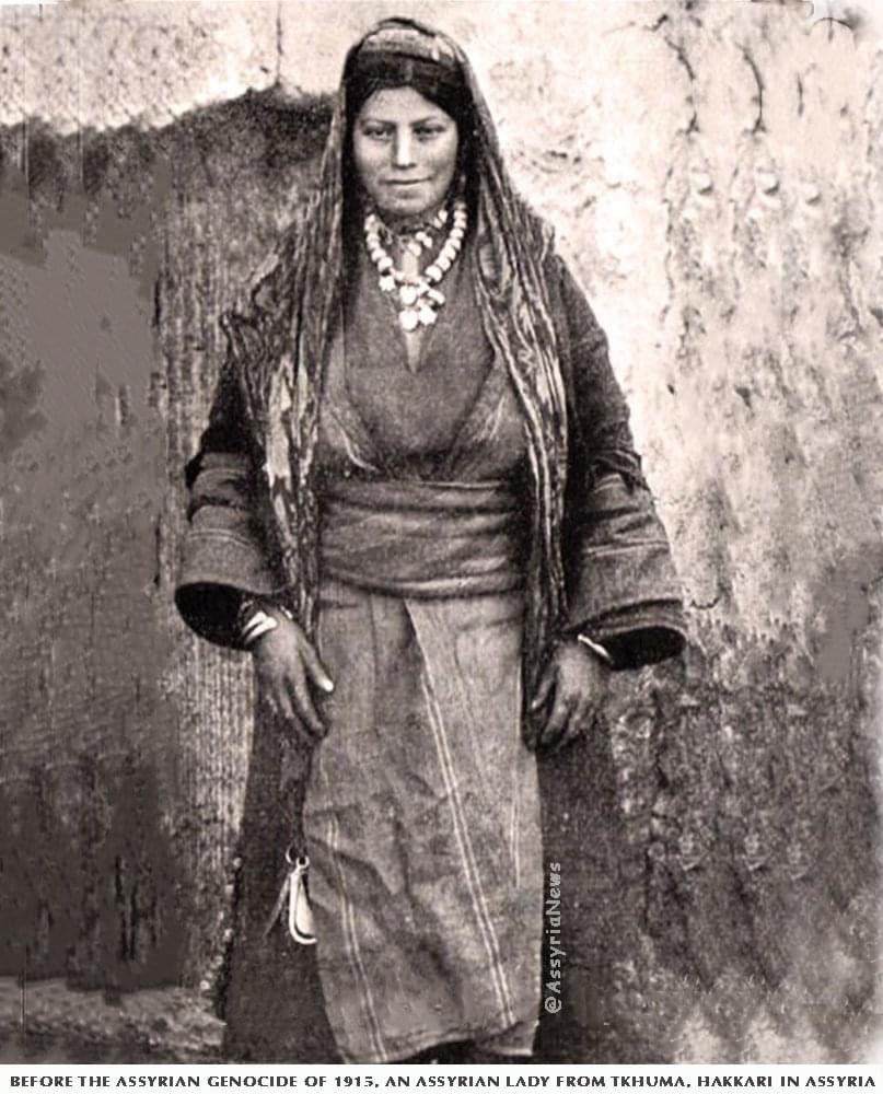 TodayAssyria's tweet image. Before the Assyrian genocide of 1915, an Assyrian lady from Tkhuma, Hakkari in Assyria.

#Assyrianlady #Assyrianwoman #assyriangenocide #Tkhuma #Hakkari #Assyria #Assyrian #AssyriaNews #Seyfo