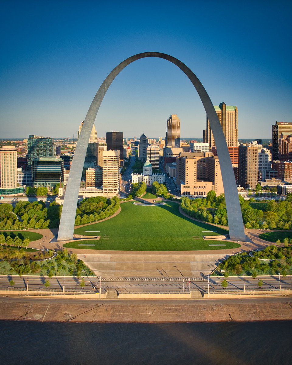 The Gateway Arch is the highest monument in the USA.