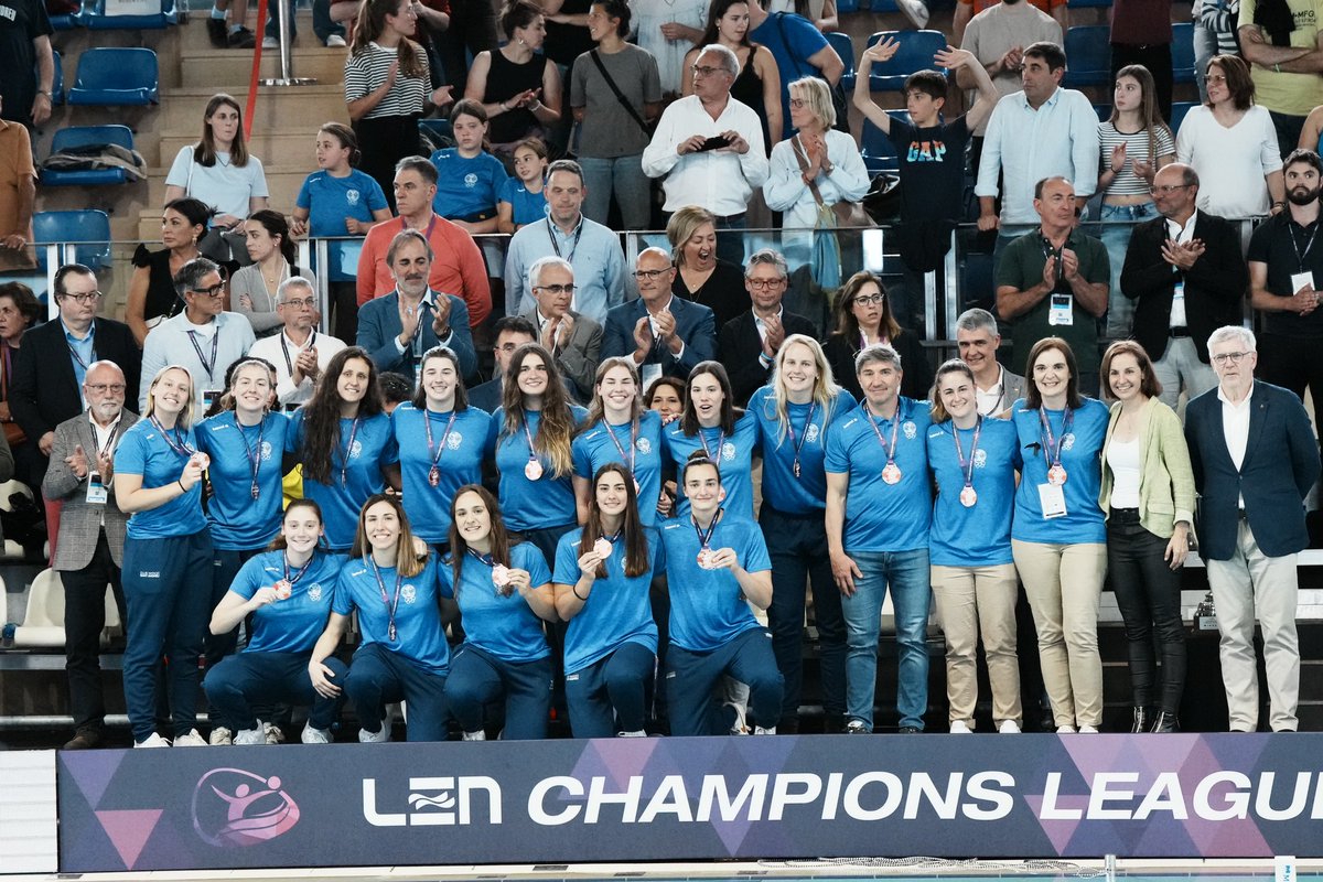 Presenting the medalists from this season’s Champions League Women 🤽‍♀️👏🏼 🏆 @CN_Sabadell 🥈 @OlympiacosSFP 🥉 @CNsantandreu #Waterpolo #WaterPoloWCL