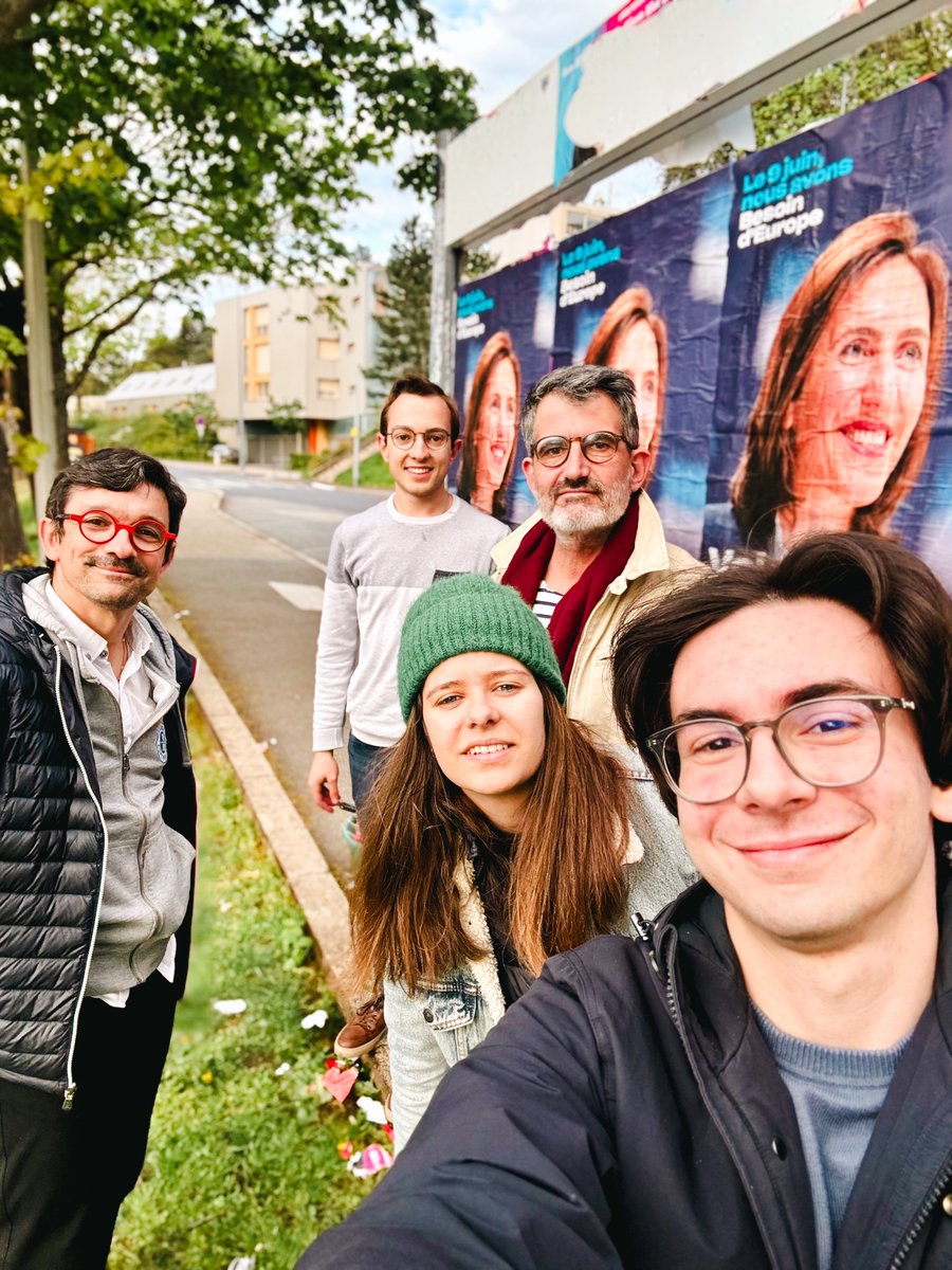 lesjem42's tweet photo. Encore et toujours sur le terrain à Saint-Etienne pour soutenir @ValerieHayer, la seule candidate pro-européenne. Le 9 juin prochain, nous avons @BesoindEurope ! 🚀🇪🇺 https://t.co/9yUjrJ4auY