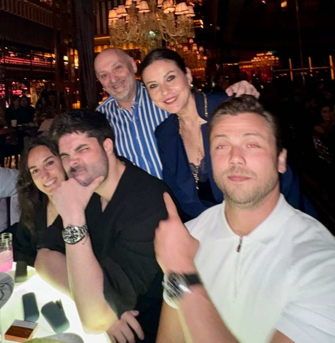 miiiraa17's tweet photo. Bu fotoğrafı daha çok sevdiğim doğrudur
- #GencoÖzak #TolgaSaritaş #GenTol https://t.co/pChZGTFxNu