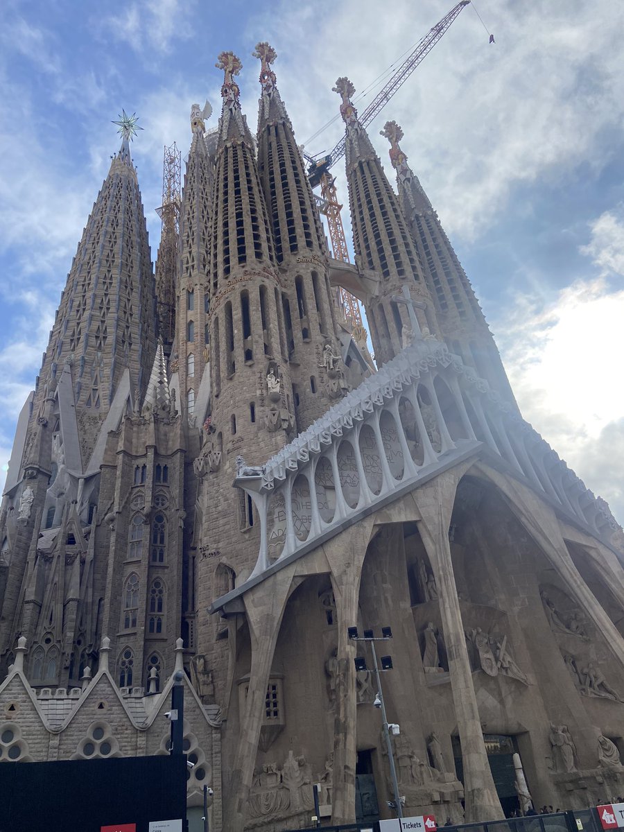 danaep's tweet image. The #Gaudi style. #formfollowsforce #formfinding #stoneconstruction