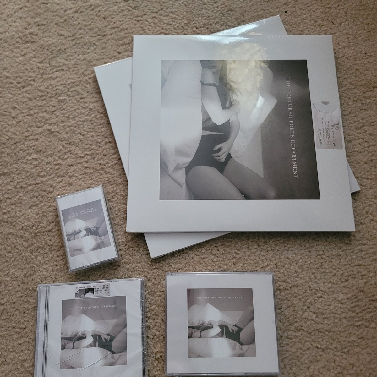 aurorabora518's tweet photo. Got all my variants in today they are beautiful!!! 🤍🤎🩶 the manuscript 📝
the bolter 🏃🏼♀️ and the albatross 🕊
#TSTTPDTimetable #TTPDAnthology #TTPDBoardMeeting #TaylorSwift #tsTTPD https://t.co/ZTcBip5SOb