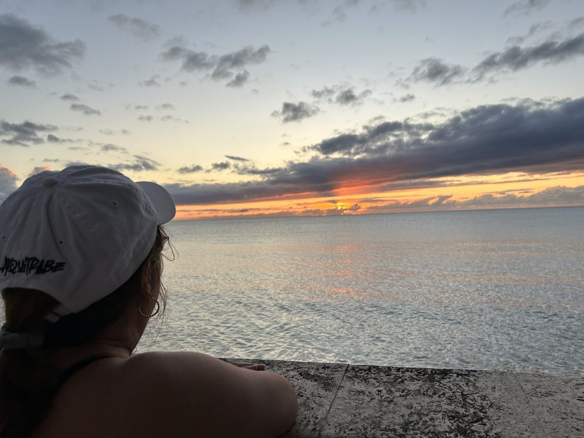EldyCorrea's tweet photo. @anapastorjulian Un privilegio vivir aquí! 🇵🇷🌅#joyuda #caborojo #puertorico https://t.co/zFNp6TC2Pe