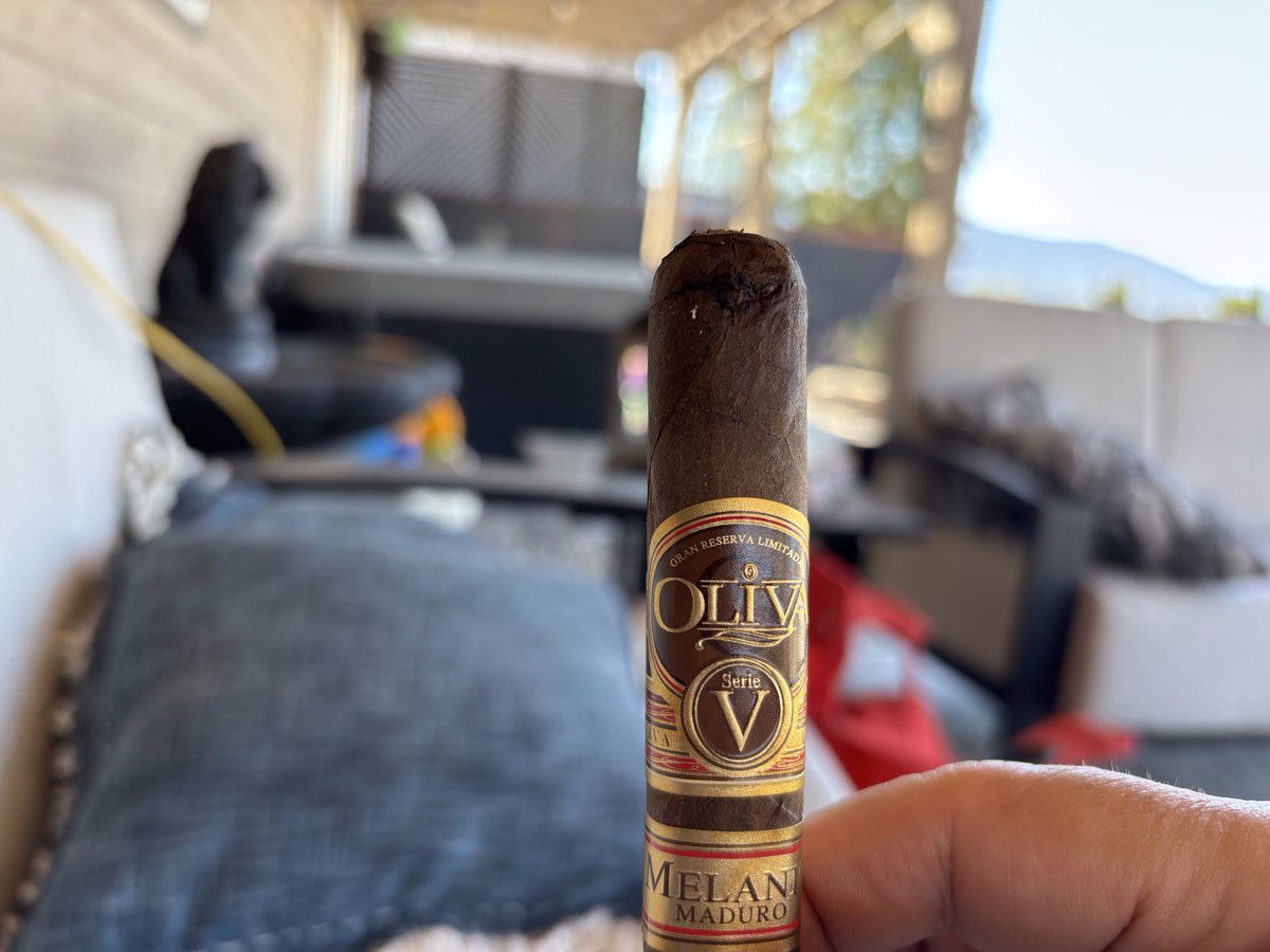 Saturday afternoon smoke - Oliva Churchill. Great flavor, nice burn right down to the nub. Calumet Farms 8 yr old bourbon chaser !