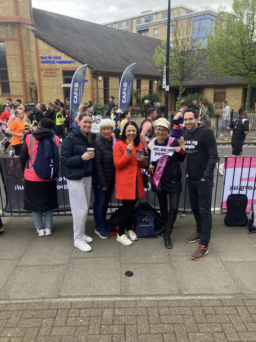 What a day at the London Marathon - emotional and uplifting - brilliant ⁦@missingpeople⁩ runners and support team. Love the spirit and money raised for fab charities!